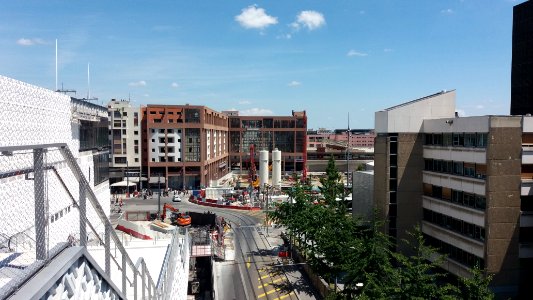 Lyon - Place Charles-Béraudier - Depuis le grand escalier du centre commercial 01