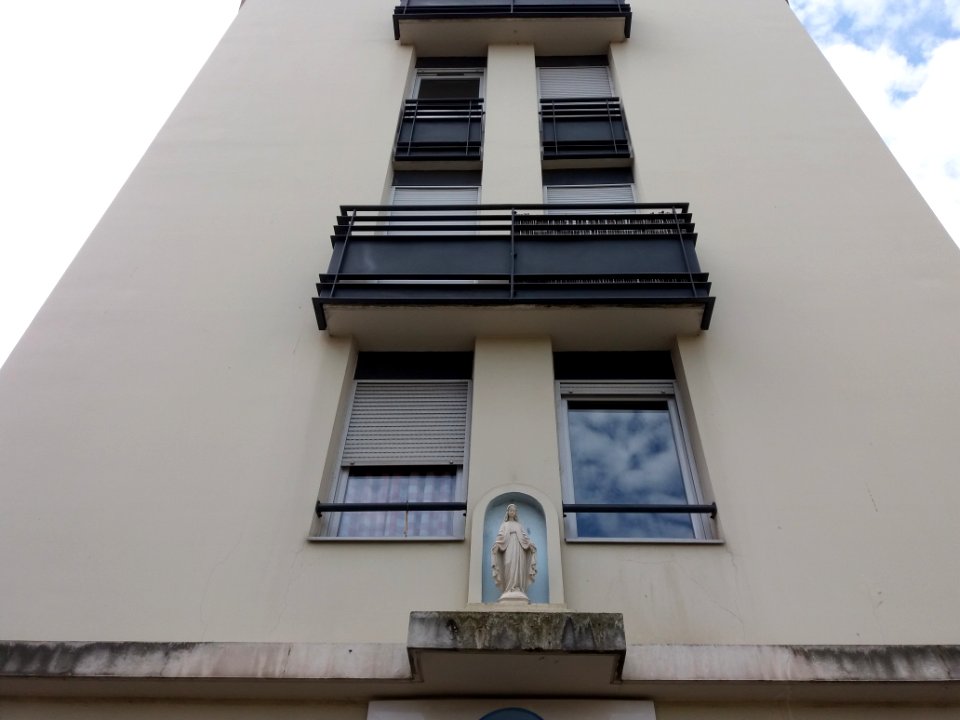 Lyon - Place de la Croix de Bois - Madone
