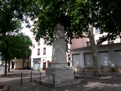 Lyon - Place Belleville - Monument aux morts - Côtés La Somme et L'Yser