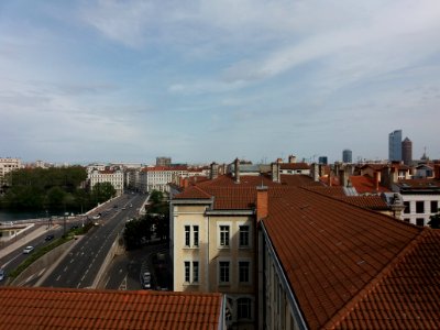 Lyon 1er - École Michel Servet, vue sur le pont Lattre de Tassigny