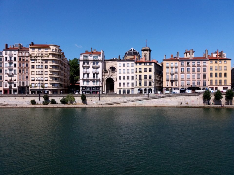 Lyon 1er - Église Notre-Dame Saint-Vincent, depuis le quai Bondy