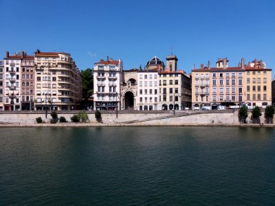 Lyon 1er - Église Notre-Dame Saint-Vincent, depuis le quai Bondy