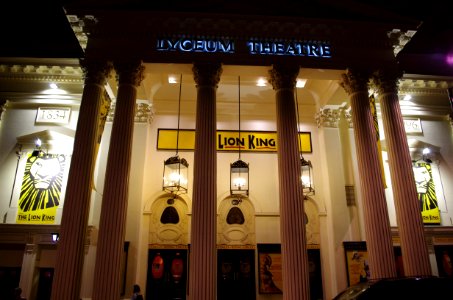 LyceumTheatre-bynightfrontal