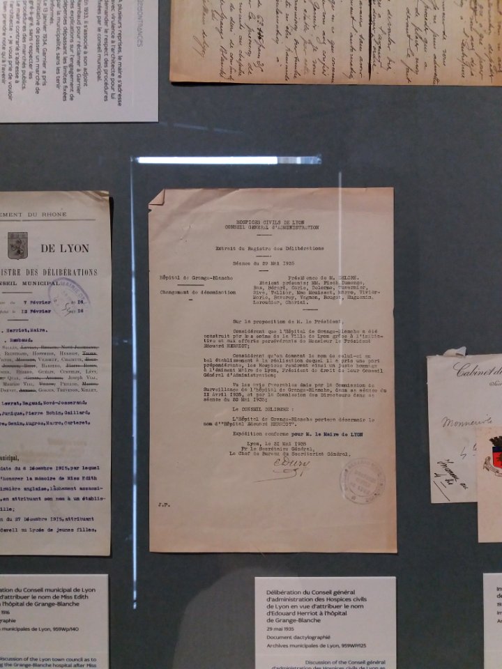 Lyon 2e - Archives municipales de Lyon - Le Maire et l'Architecte, document qui nomme l'hôpital Édouard Herriot