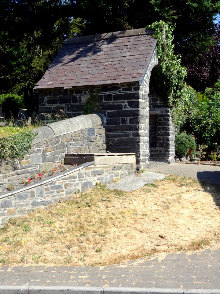 Lychgate to SE of Church of St Padarn