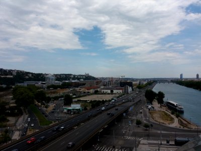 Lyon 2e - Autoroute du Soleil et quartier Confluence, depuis le sommet du musée des Confluences