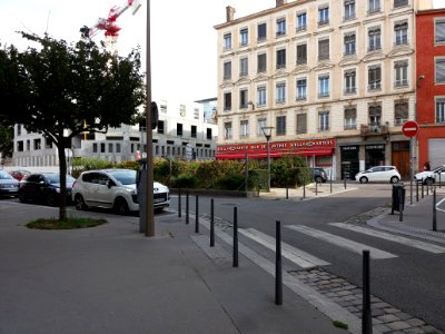 Lyon 4e - Place de la Croix de Bois, depuis la rue Denfert-Rochereau