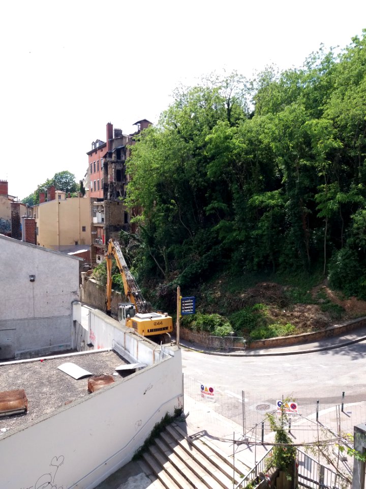 Lyon 4e - Montée Bonafous, vue sur l'immeuble incendié (1)