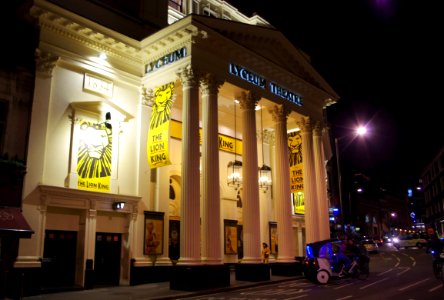 LyceumTheatre-bynight