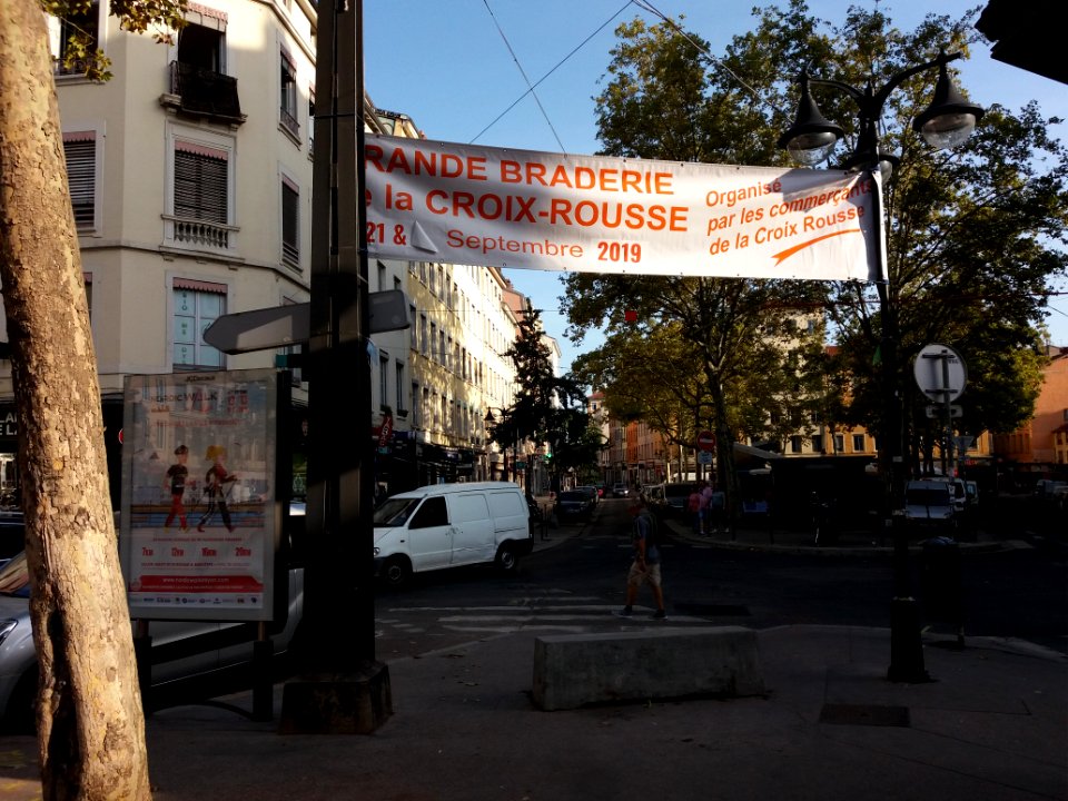Lyon 4e - Place de la Croix-Rousse, bannière Grande braderie 2019