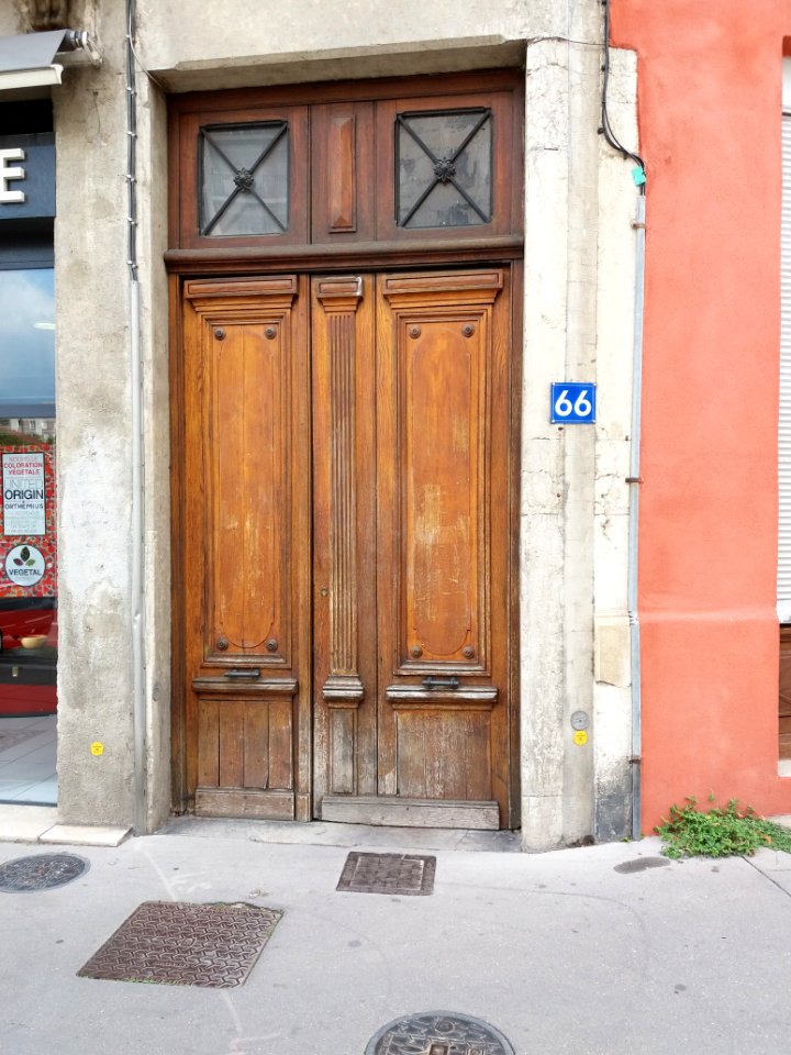 Lyon 4e - Rue de Cuire, porte au numéro 66