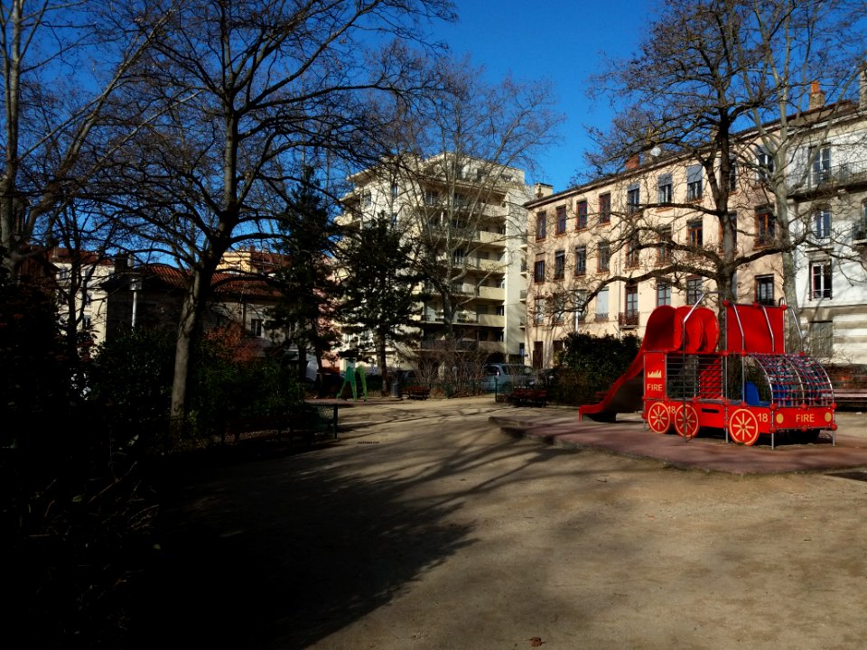 Lyon 4e - Place Édouard Millaud, aire de jeux