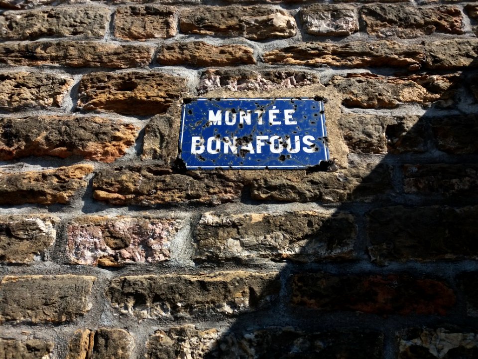 Lyon 4e - Montée Bonafous, plaque abîmée