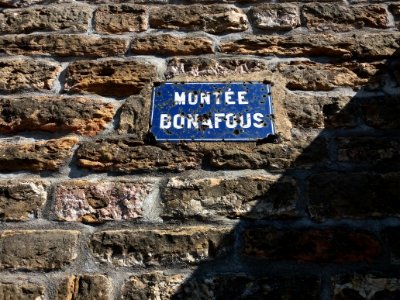 Lyon 4e - Montée Bonafous, plaque abîmée