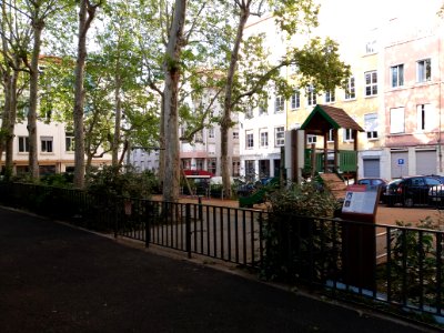 Lyon 4e - Place Georges Mattelon, côté nord-est