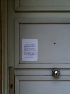 Lyon 4e - Montée Bonafous, porte avec affiche pour dons aux pompiers