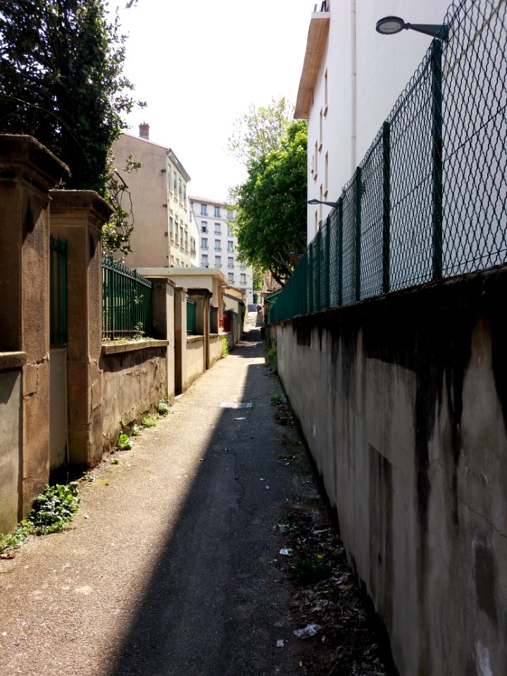 Lyon 4e - Passage Claude-Louis Perret, côté est