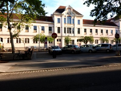 Lyon 4e - Place du Commandant Arnaud, groupe scolaire (3)