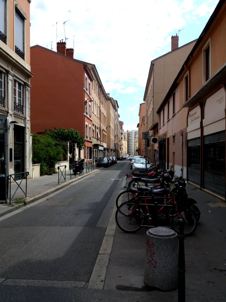 Lyon 4e - Rue d'Ivry, vers l'est, depuis la rue du Mail