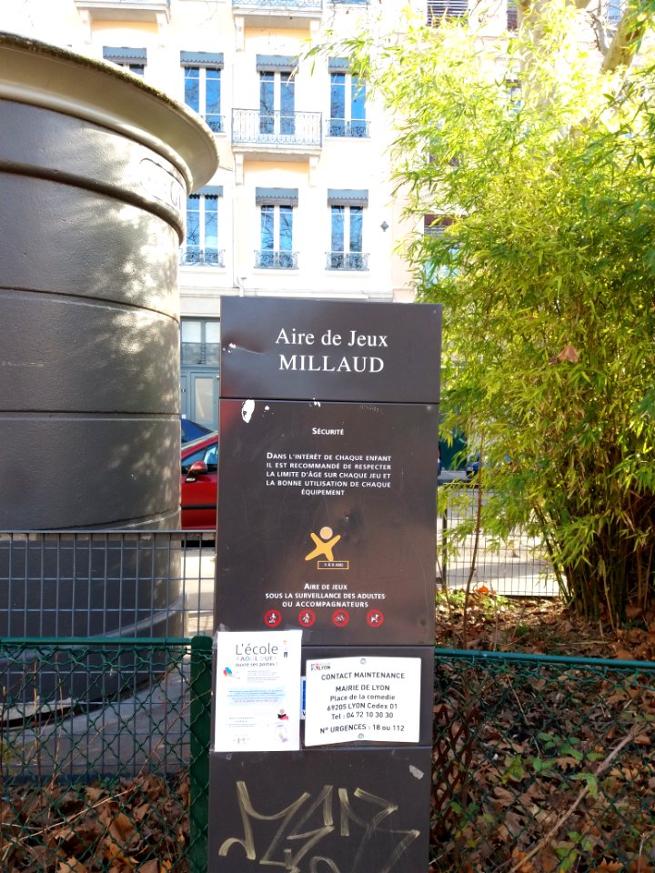 Lyon 4e - Place Édouard Millaud, plaque de l'aire de jeux