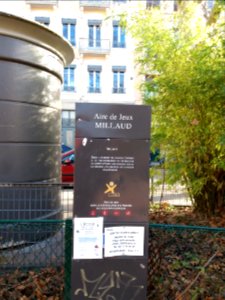 Lyon 4e - Place Édouard Millaud, plaque de l'aire de jeux