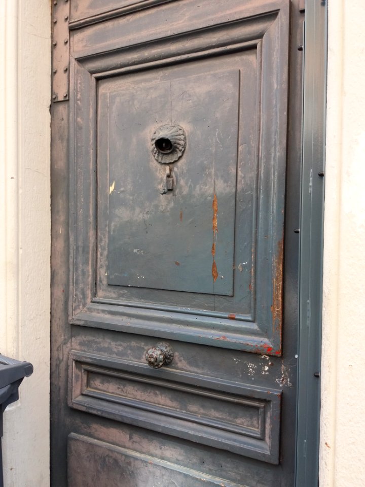 Lyon 4e - Rue d'Isly - Porte au numéro 4 - Heurtoir