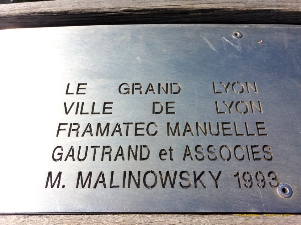 Lyon - Passerelle des Quatre-vents - Inscription de la plaque d'orientation