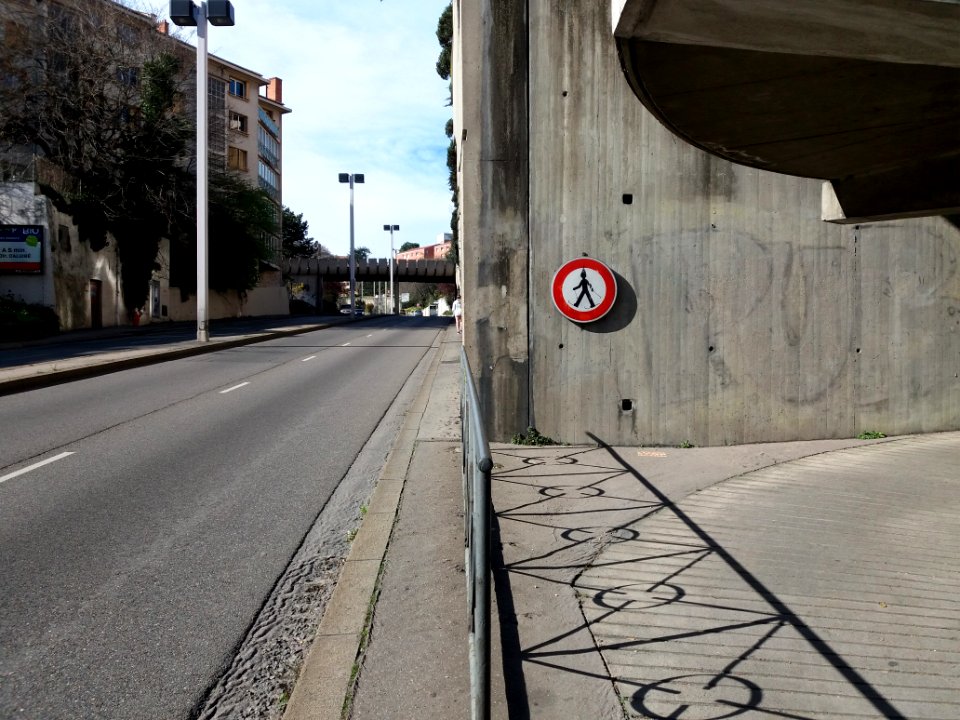 Lyon 4e - Montée de la Boucle, vue vers le nord, depuis le chemin tournant montant à la rue de la Fontaine