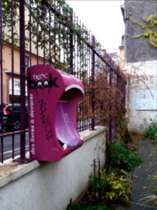 Lyon 4e - Rue d'Ivry, jardin Guylaine Gouzou-Testud, boîte à livres
