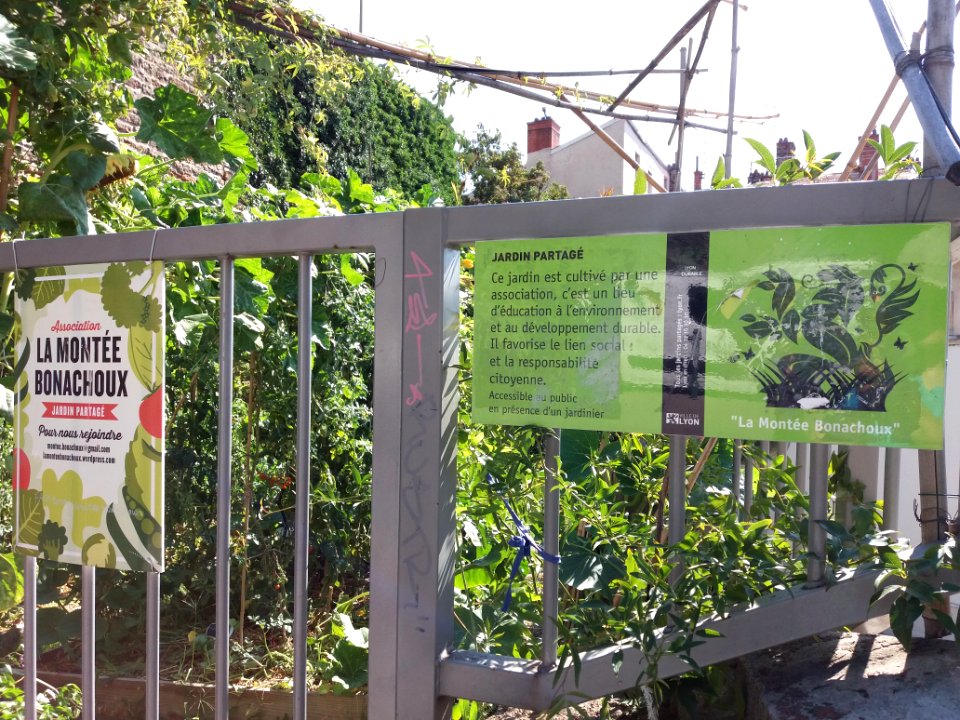 Lyon 4e - Montée Bonafous, plaques du jardin partagé La Montée Bonachoux