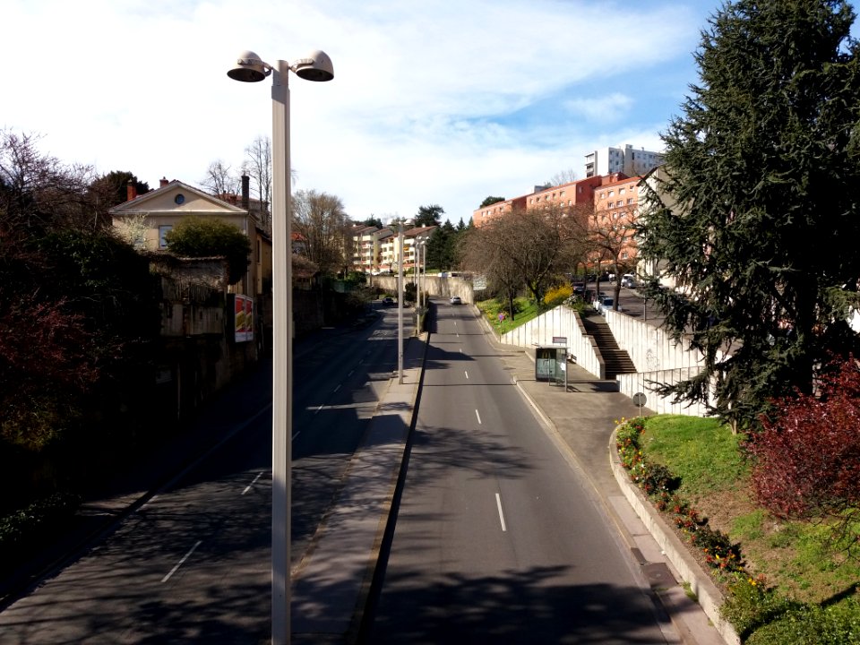 Lyon 4e - Montée de la Boucle, vers la rue Henri Lachièze-Rey, depuis la passerelle de la rue de la Fontaine