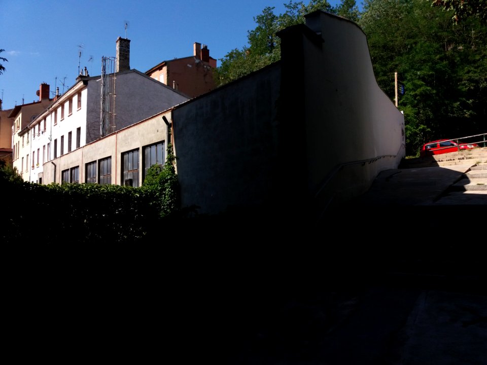 Lyon 4e - Montée Rater, arrière du garage à démolir (au 16 montée Bonafous)