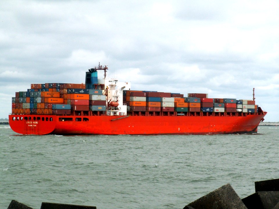 Lykes Hero p2, at Port of Antwerp, Belgium 10-Aug-2005