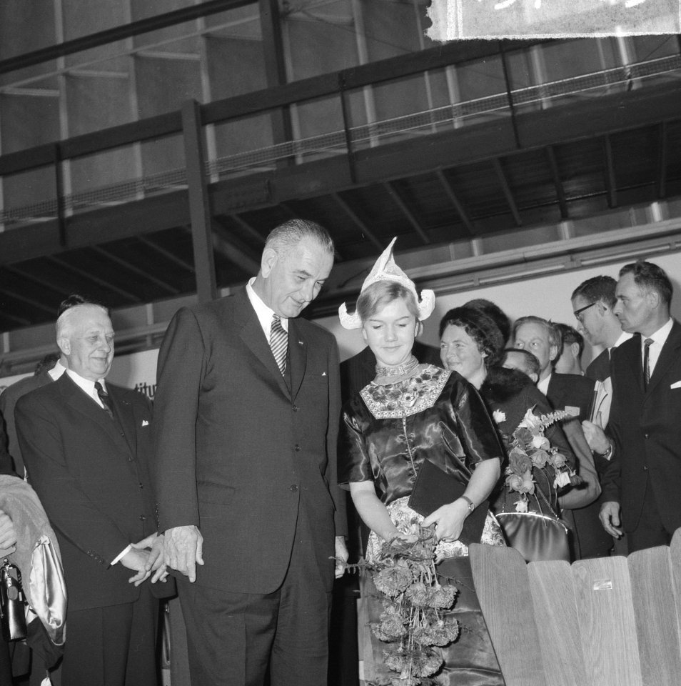Lyndon Johnson opende Voedsel en Landbouw Tentoonstelling in RAI Johnson met ec, Bestanddeelnr 915-7205