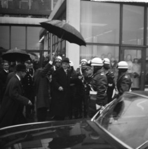 Lyndon B Johnson vertrokken vanaf Schiphol naar Amerika De vice-president op we, Bestanddeelnr 915-7165