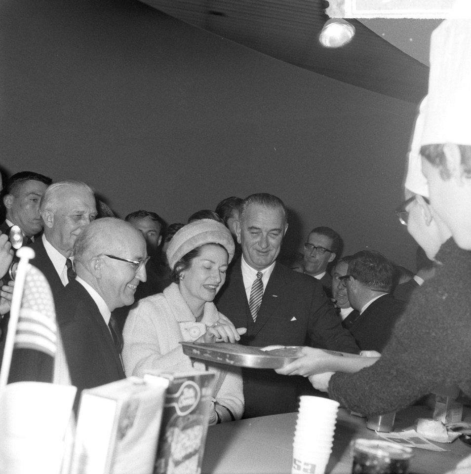 Lyndon Johnson opende Voedsel en Landbouw Tentoonstelling in RAI Johnson met ec, Bestanddeelnr 915-7203