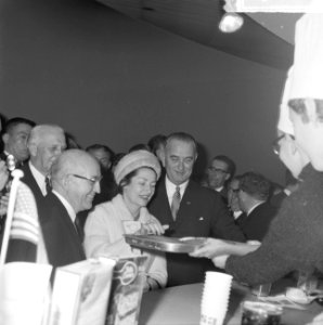 Lyndon Johnson opende Voedsel en Landbouw Tentoonstelling in RAI Johnson met ec, Bestanddeelnr 915-7203