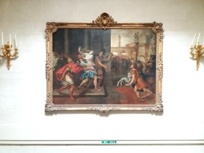 Lyon 2e - Hôtel de Villeroy, escalier avec trois tableaux, tableau du milieu