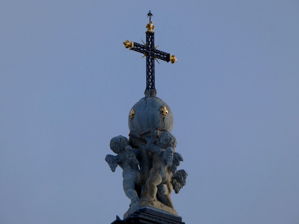 Lyon 2e - Hôtel Dieu - Grand dôme - Croix au sommet