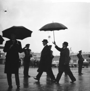 Lyndon B Johnson vertrokken vanaf Schiphol naar Amerika De vice-president op we, Bestanddeelnr 915-7164