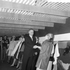Lyndon Johnson opende Voedsel en Landbouw Tentoonstelling in RAI Johnson bij ee, Bestanddeelnr 915-7197