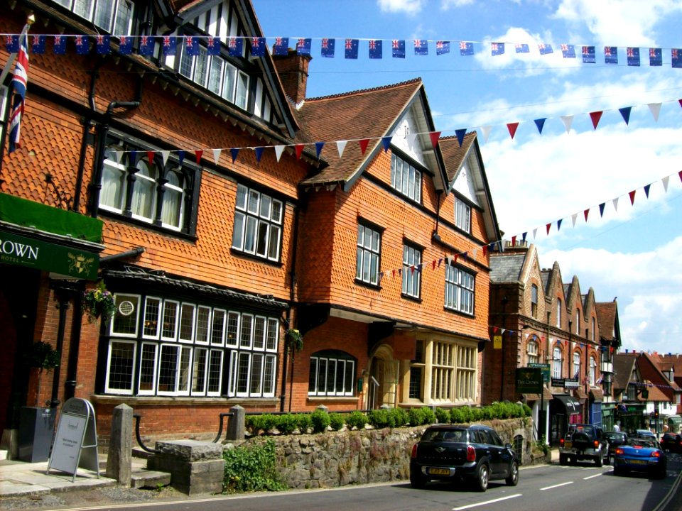 Lyndhurst High St 3