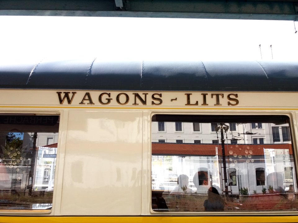 Lyon 2e - Gare de Lyon-Perrache, wagons de l'Orient Express de la SNCF (17)