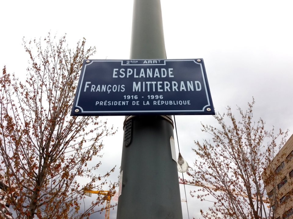 Lyon 2e - Esplanade François Mitterrand, plaque