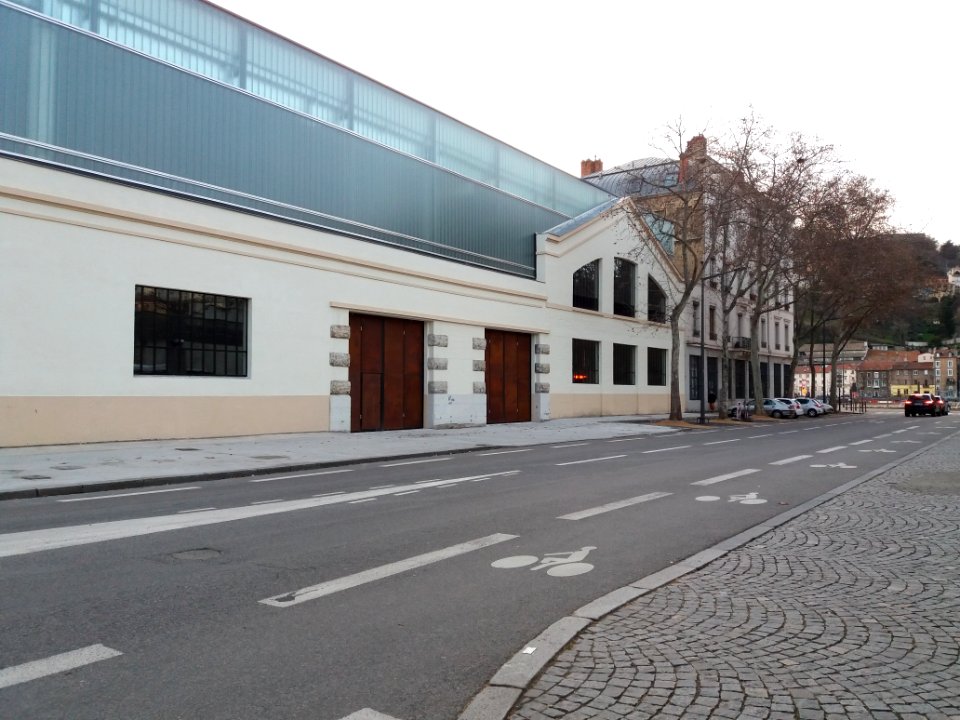 Lyon 2e - Cours Suchet, façade du nouveau centre de maintenance TCL