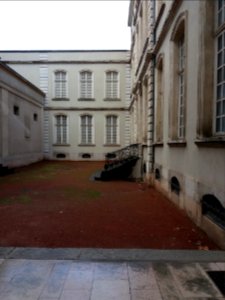 Lyon 2e - Hôtel de Villeroy, cour à l'arrière du bâtiment