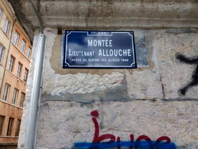 Lyon 1er - Montée du Lieutenant Allouche, plaque Héros du plateau des Glières 1944