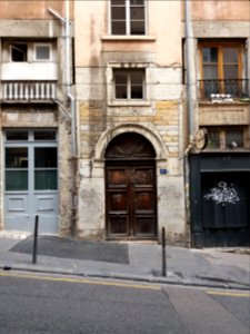 Lyon 1er - Montée des Carmélites, porte au numéro 9
