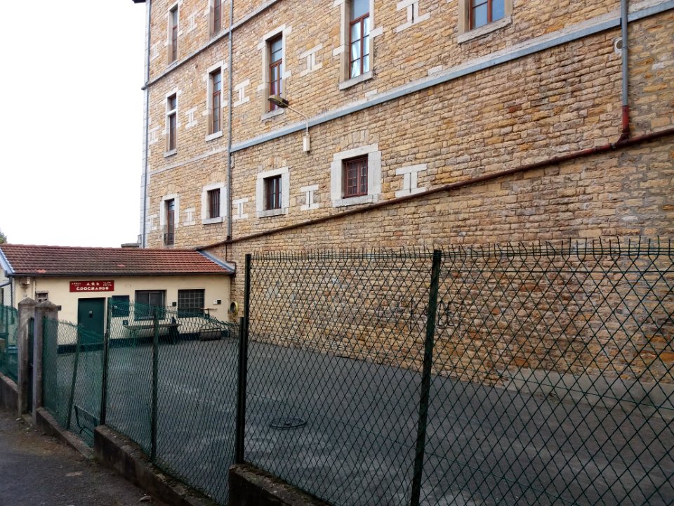 Lyon 1er - Montée du Boulevard, terrain de boule de l'association des Grognards devant le fort Saint-Laurent