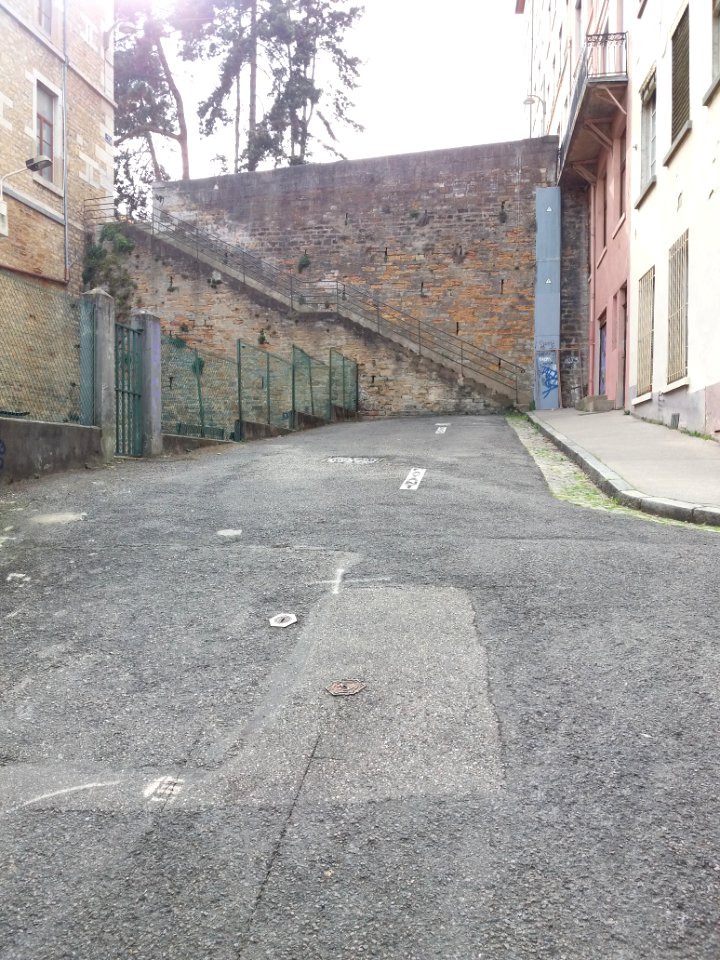 Lyon 1er - Montée du Boulevard, extrême ouest en arrivant au fort Saint-Laurent